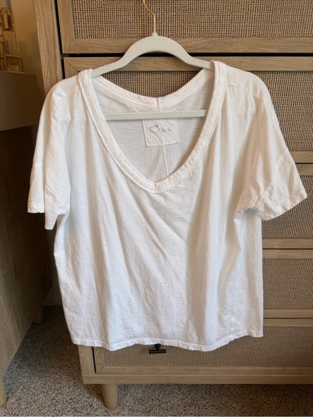 aerie White V-Neck Short Sleeve Tee